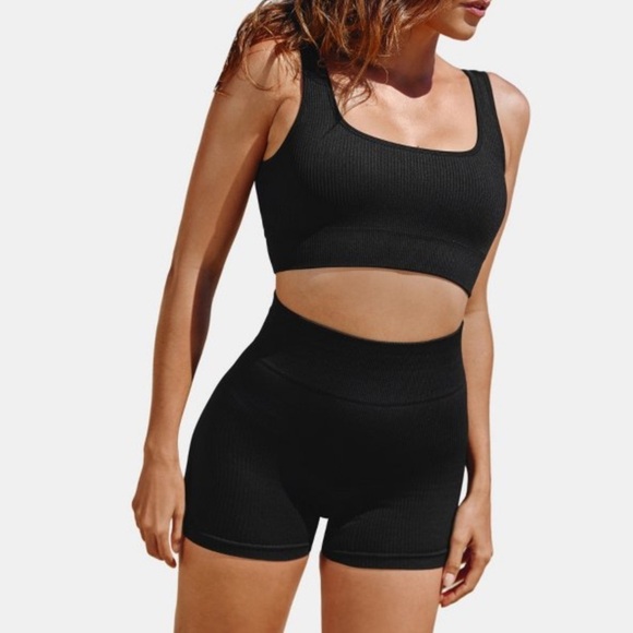 Pants - Black Ribbed Sports Bra and Shorts Set Size M <<17>>